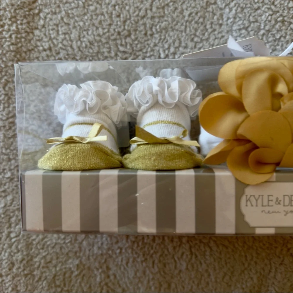 NWT Baby Girl Gift Set Socks & Floral Headband 0–12M Kyle & Deena